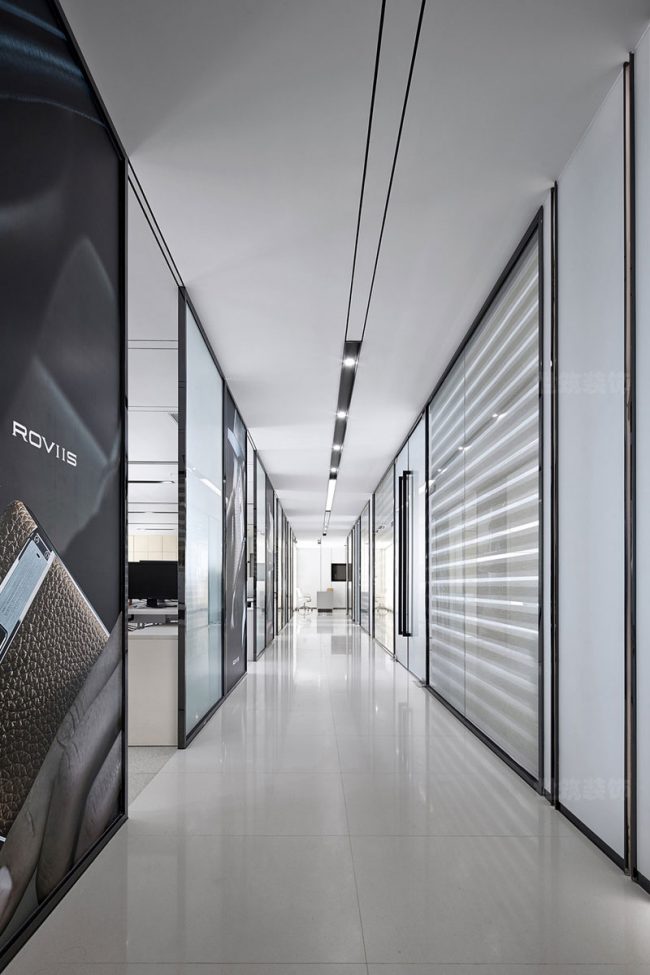 现代风格办公室走道区域装修图