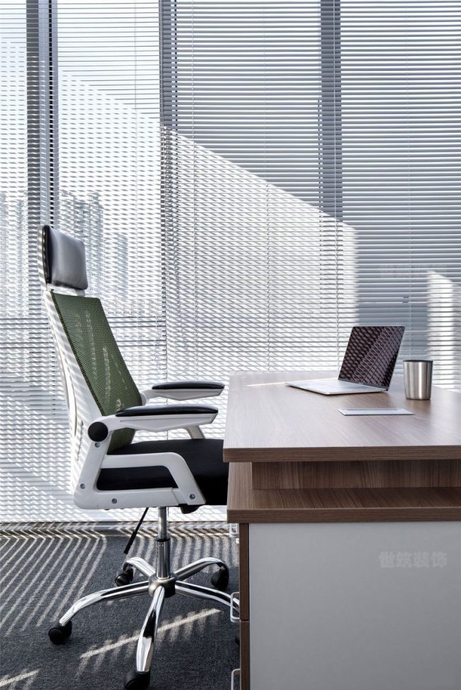 现代风格办公室主管办公区装修图