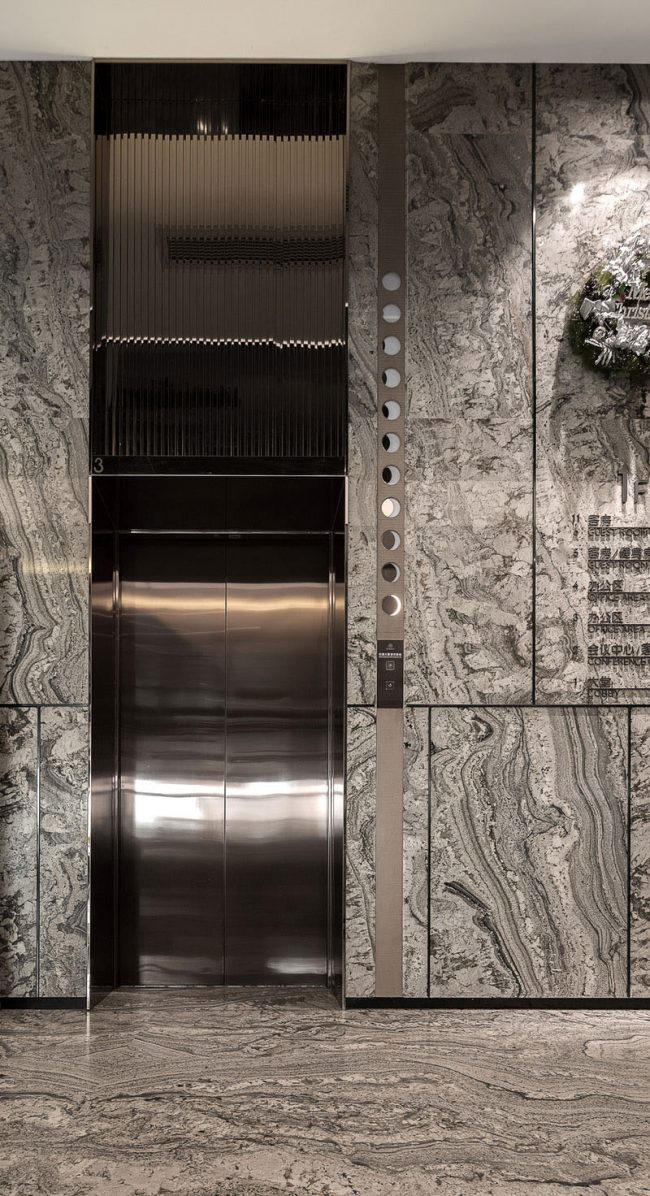 现代风格电梯走廊装修图