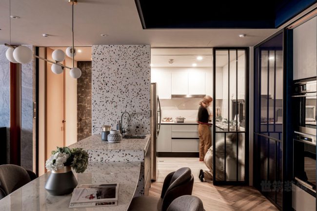 现代风格家居空间餐厨区域装修图