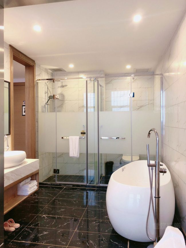 现代风格家居卫浴空间装修图