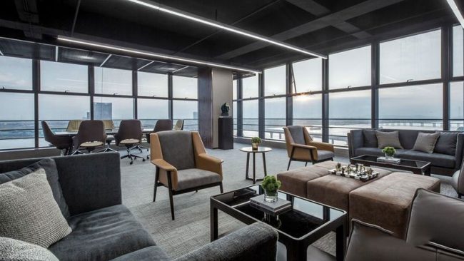 现代工业风办公空间会客区装修图