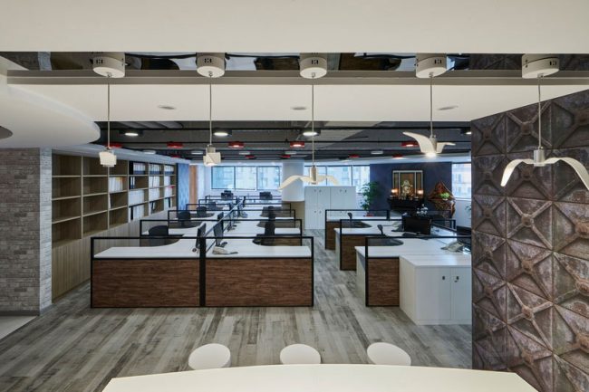 现代工业风办公室办公区位置装修图