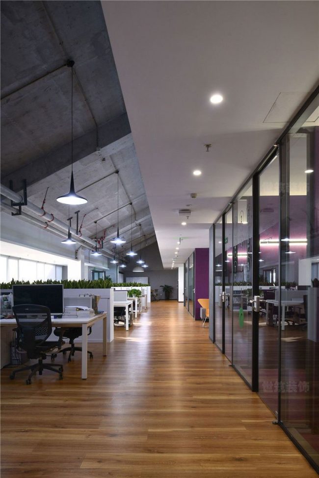 现代工业风办公室公共办事区位置装修图