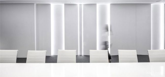 现代极简风办公会议室装修图