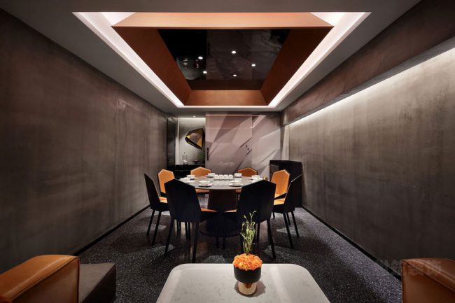 现代极简风餐厅主题包房装修图
