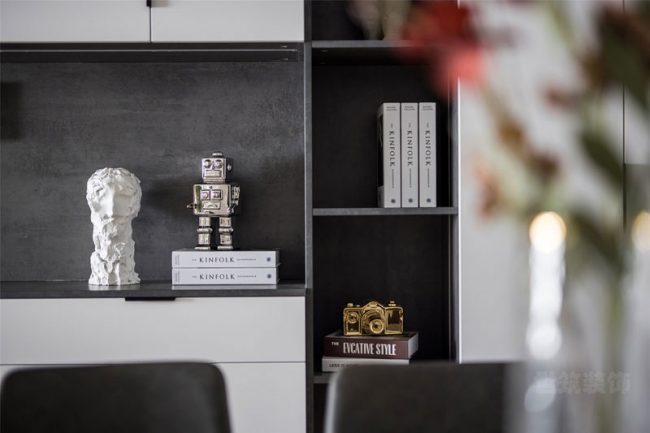 现代极简风格家居餐厅展示柜装修图