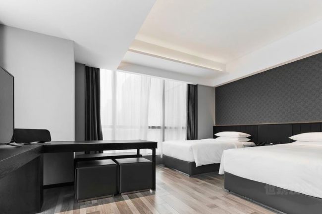 现代极简商务酒店客房装修图