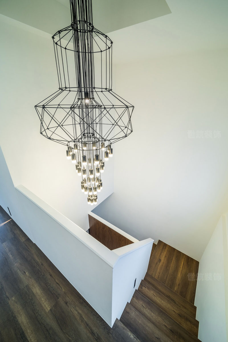 现代简约风别墅家居楼梯厅装修图