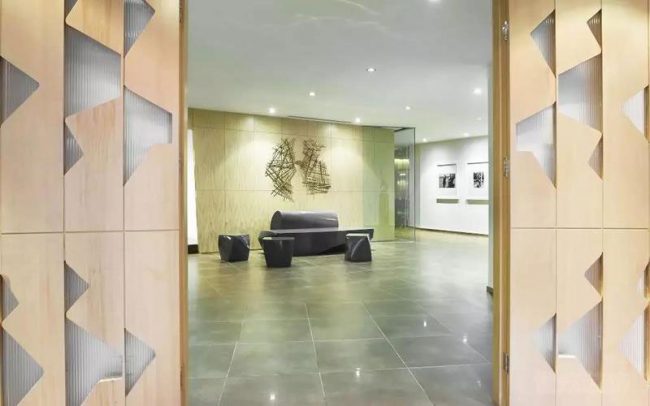 现代中式办公室大堂休息区范围装修图