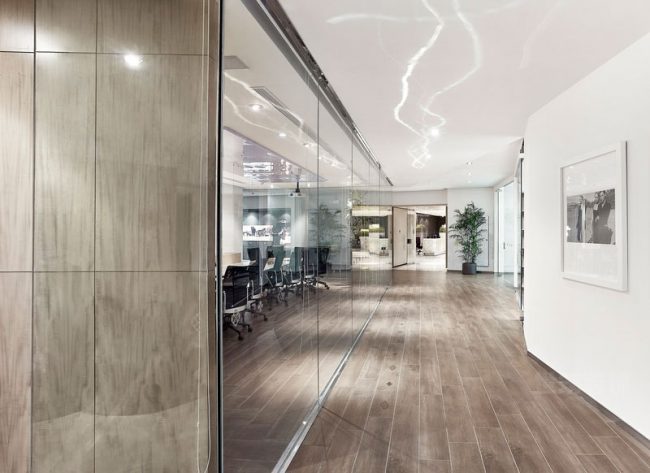 现代中式办公室走道范围装修图