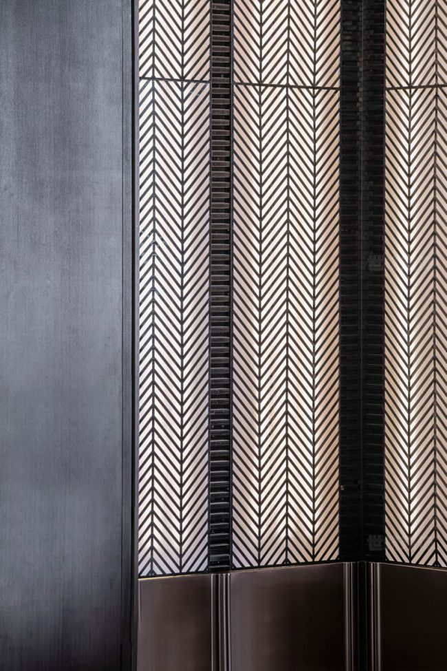 新中式餐厅铁艺窗花装修图