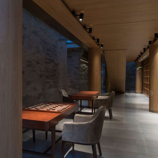 新中式度假酒店室外休闲棋艺区装修图