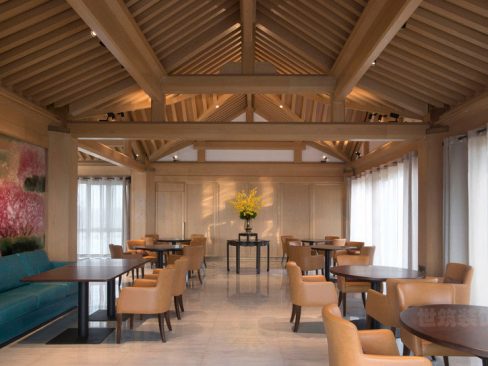 新中式度假酒店休息区场景装修图