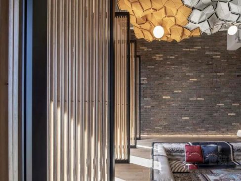 新中式度假酒店主题套间休闲区装修图