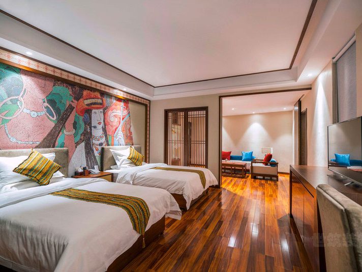 新中式风格度假酒店客房环境装修图