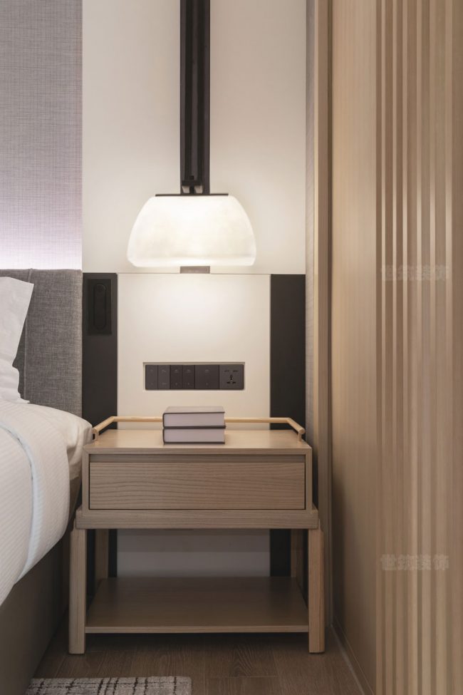 新中式风格家居卧室床头柜实景图