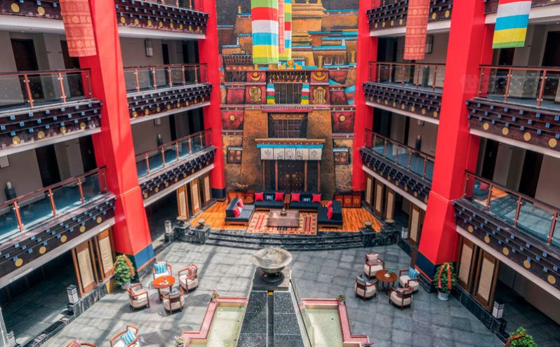 新中式酒店空间中心室内庭院休闲区装修图