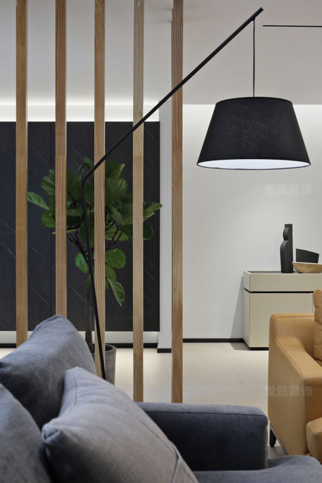 新中式家居客厅原木隔断装修图