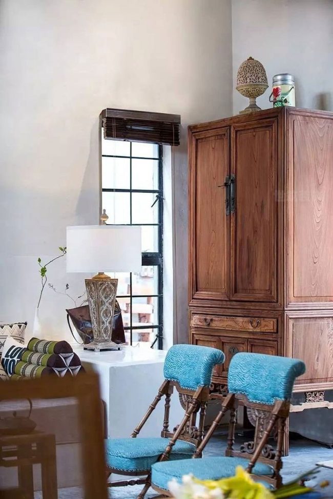 新中式文旅民宿前厅休闲区装修图