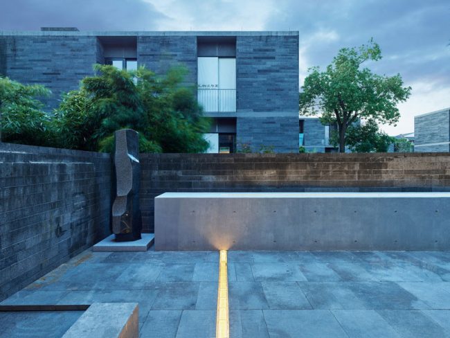 阳台中式灰砖地面铺贴