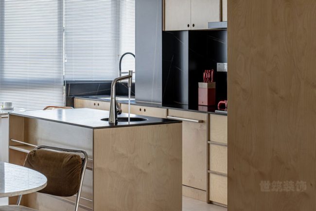 中岛吧台黑色台面