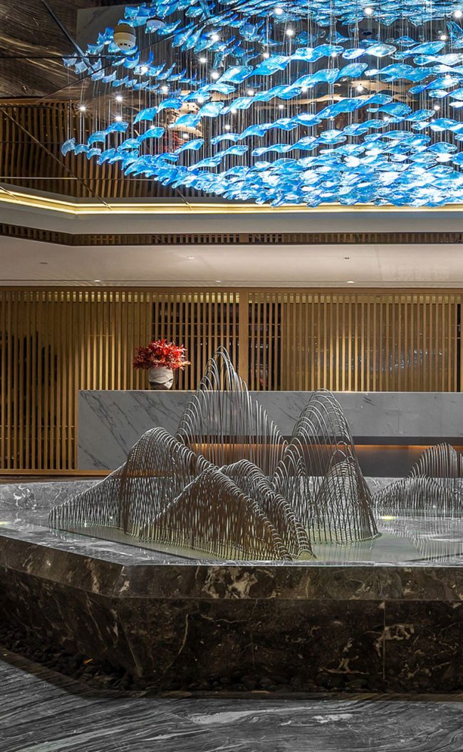 中式大厅水景与吊灯设计