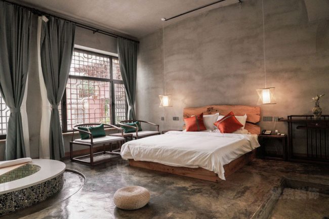 中式民宿水泥墙地面的装修效果