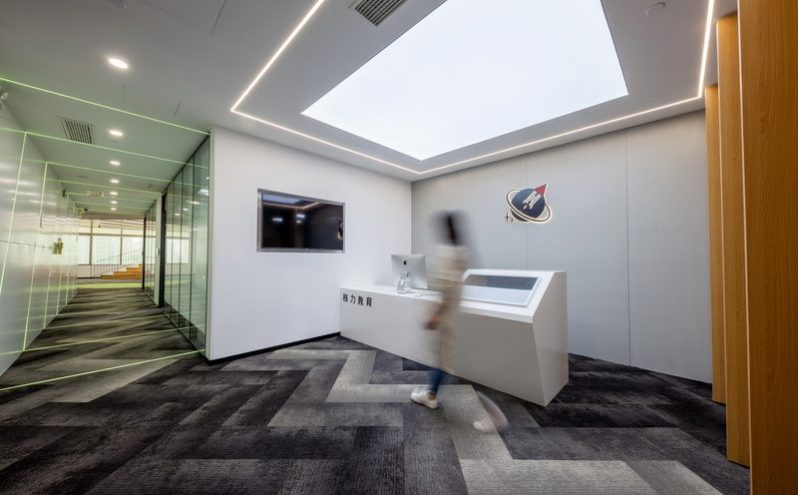 昆明公司现代风培训空间设计装修前厅效果图 昆明公司现代风培训空间设计装修前厅效果图