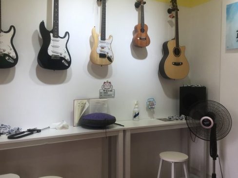 昆明后现代风格培训教室装修设计前厅效果图吧台装修图