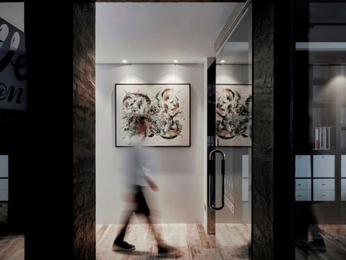 云南临沧现代工业风办公室装修设计效果图过道装修图