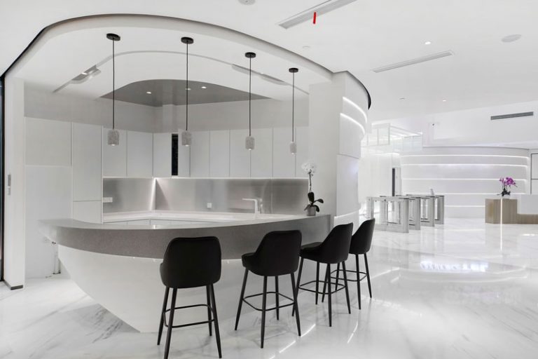 云南保山现代极简风办公室装修设计效果图吧台装修图