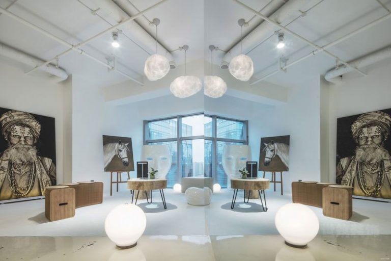 云南晋宁极简白色调办公室装修休闲区效果图