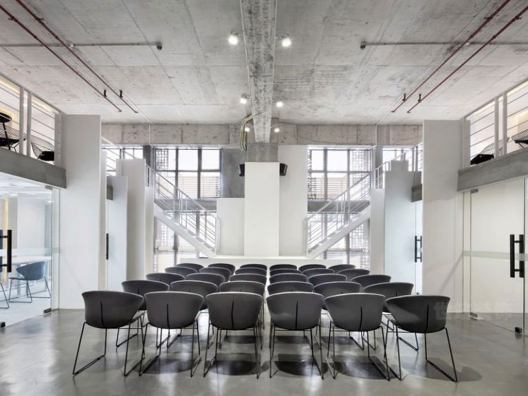 云南工业风格办公室设计 培训区效果图