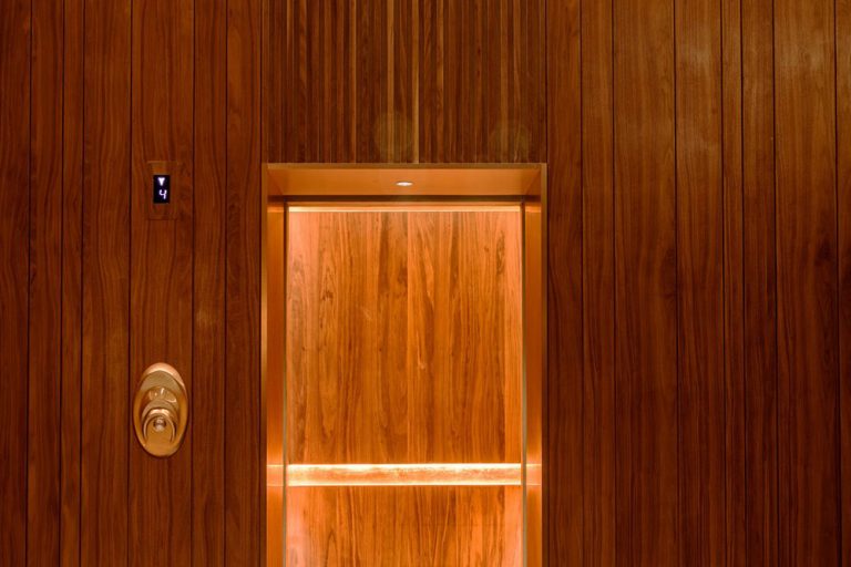 北欧风格办公场所电梯空间装修图