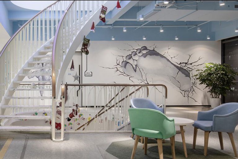 北欧风格教育机构办公空间洽谈区装修图