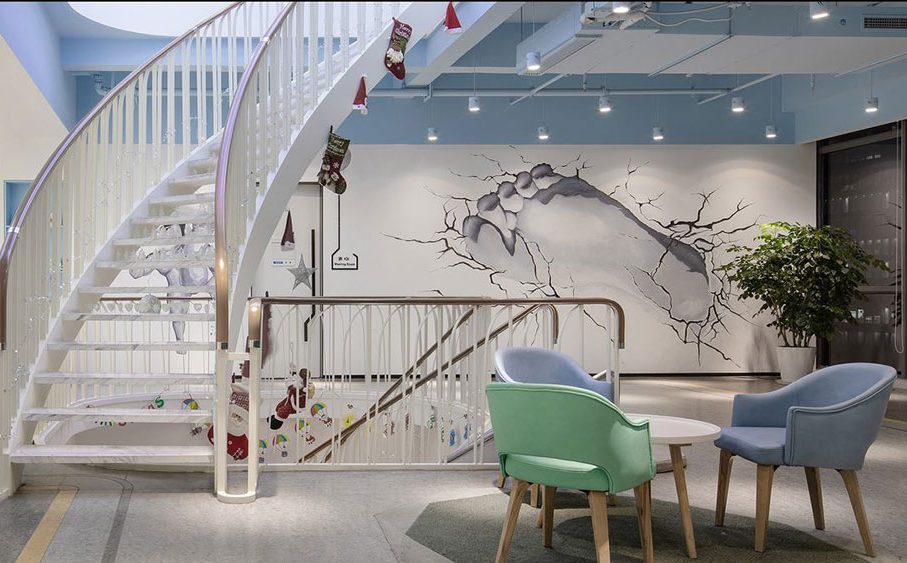 北欧风格教育机构办公空间洽谈区装修图