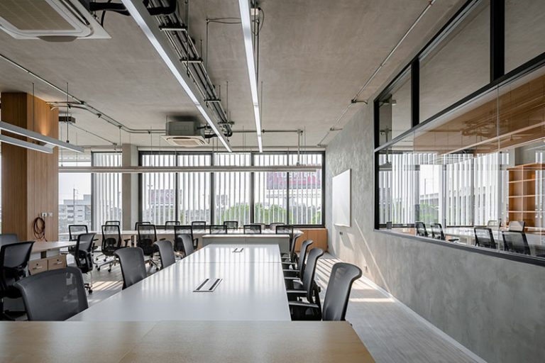 北欧工业风办公环境开放式工作空间装修图