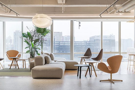 北欧工业风办公空间等候区装修图