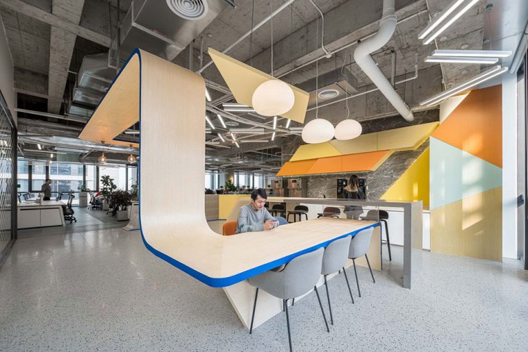 北欧工业风办公室洽谈工作区装修图