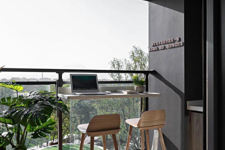 北欧工业风办公室阳台休闲工作区装修图