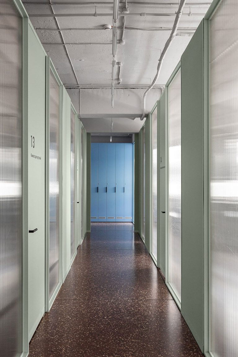 北欧工业风办公室走廊装修实景图