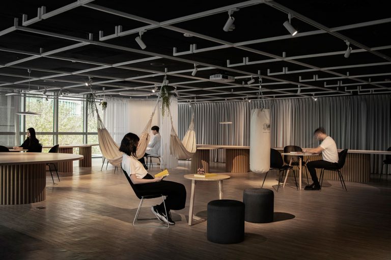 北欧工业风多功能休闲空间装修图