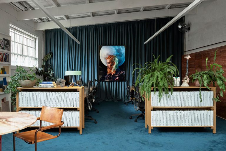 北欧工业风工作室办公区域装修图