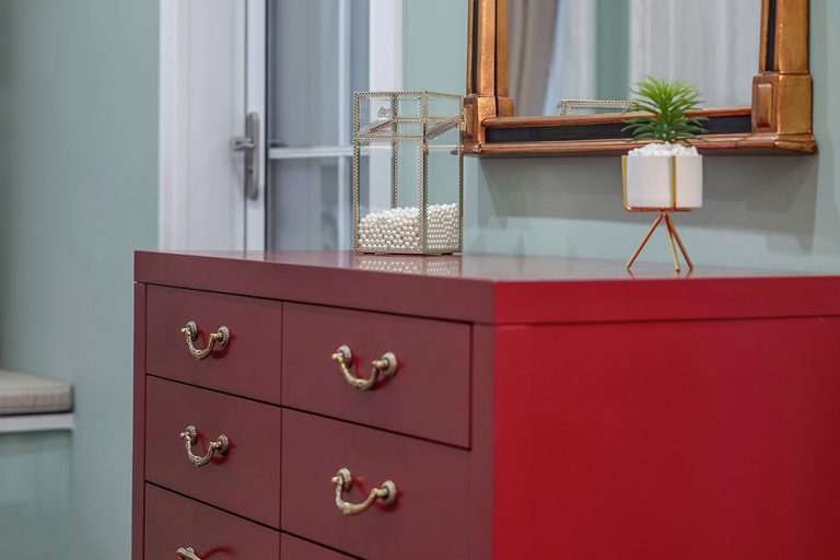 简欧风格家庭住宅设计案例过道装饰柜效果图