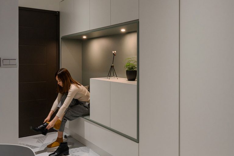 简约风格家居装修入口玄关休息区效果图