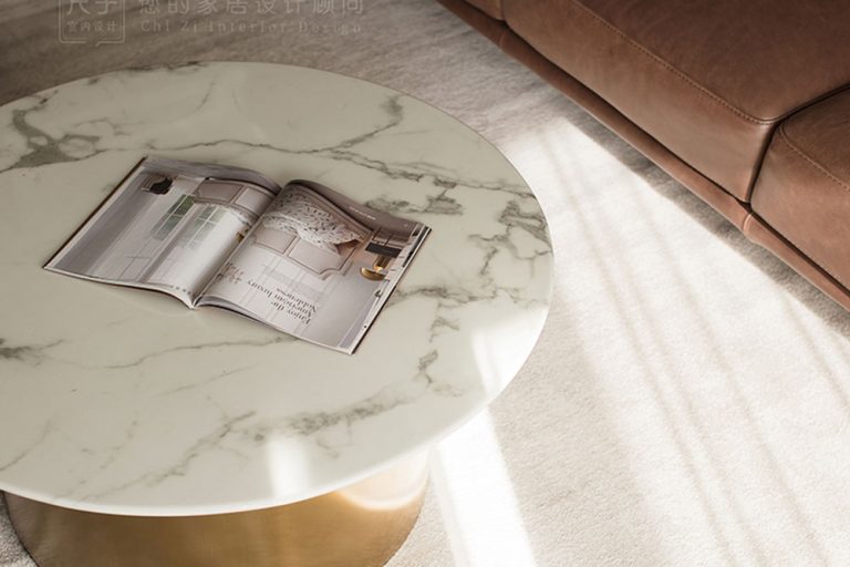 轻奢风格家居客厅茶几艺术陈设装饰实景图