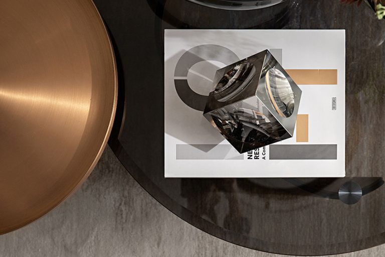 轻奢风格家居设计案例客厅茶几艺术摆件陈设装饰实景图