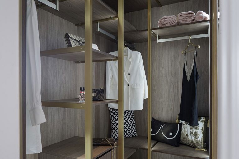 轻奢风格家居衣帽间设计效果图