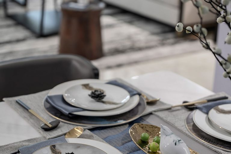 轻奢风格住宅案例餐厅艺术摆件陈设装饰实景图